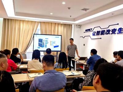 源拓?cái)y寬溫工業(yè)級(jí)交換機(jī)與湖南分銷(xiāo)商進(jìn)行技術(shù)交流