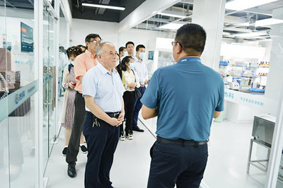 龍大肉食與川菜工業化技術研究院車振明教授一行深入座談交流,加速川菜工業化產品開發